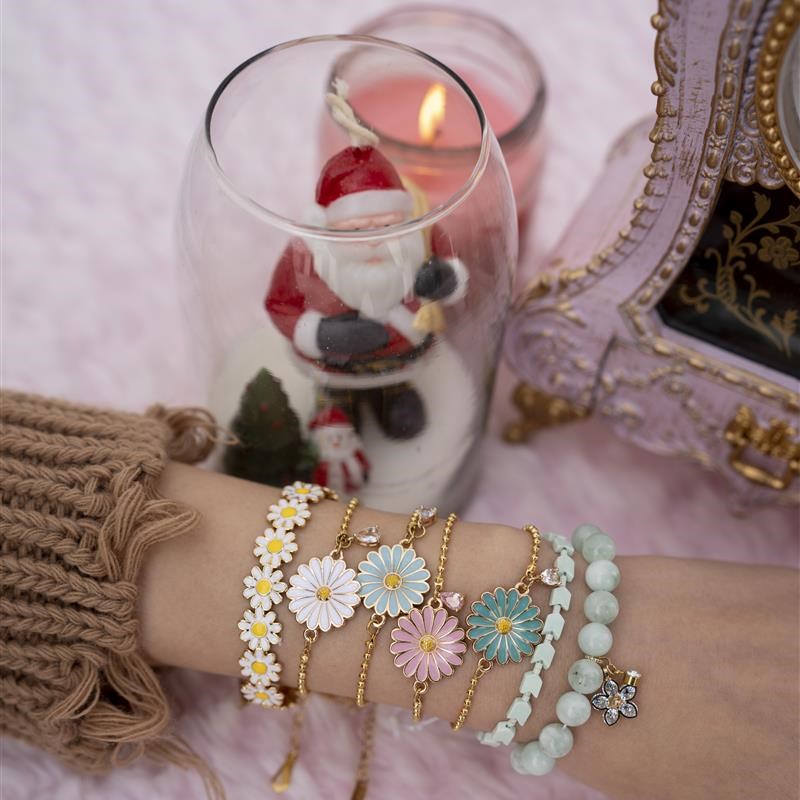 دستبند سنگ طبیعی آمازونایت و گل بابونه و آویز تک ک mix colors